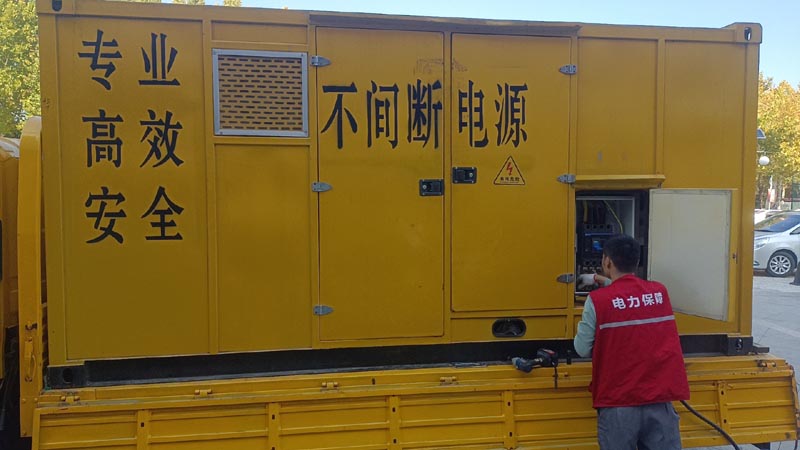 杜集柴油发电机组和UPS电源配合使用时，如何避免切换过程中的电力中断？