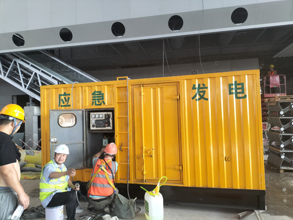 杜集怎样判断空气滤清器是否需要更换？
